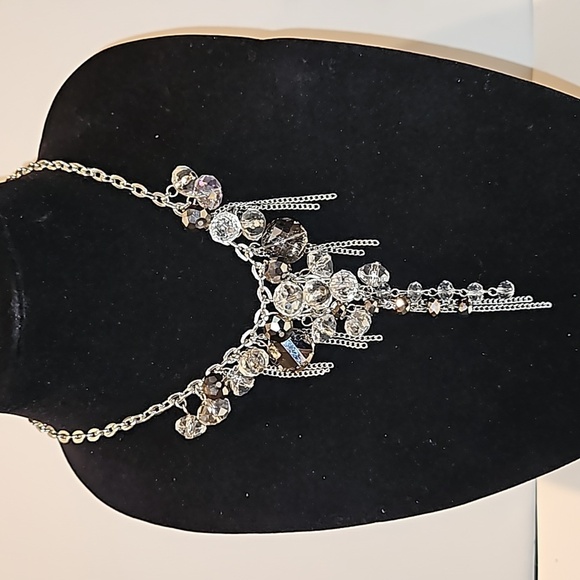 Clear & Smokey Cut CRYSTAL BEADS w/Silvertone accents on Silvertone 16" Necklace - Picture 1 of 8